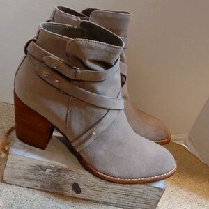 Sam Edelnan New Grey Booties Size 10.  A11